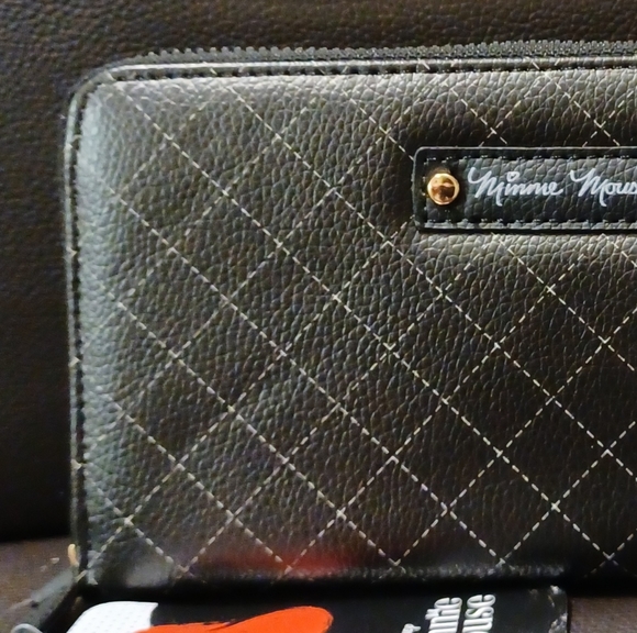 DISNEY MINNIE MOUSE ZIP AROUND ID COMPARTMENTS WAL - Picture 4 of 10